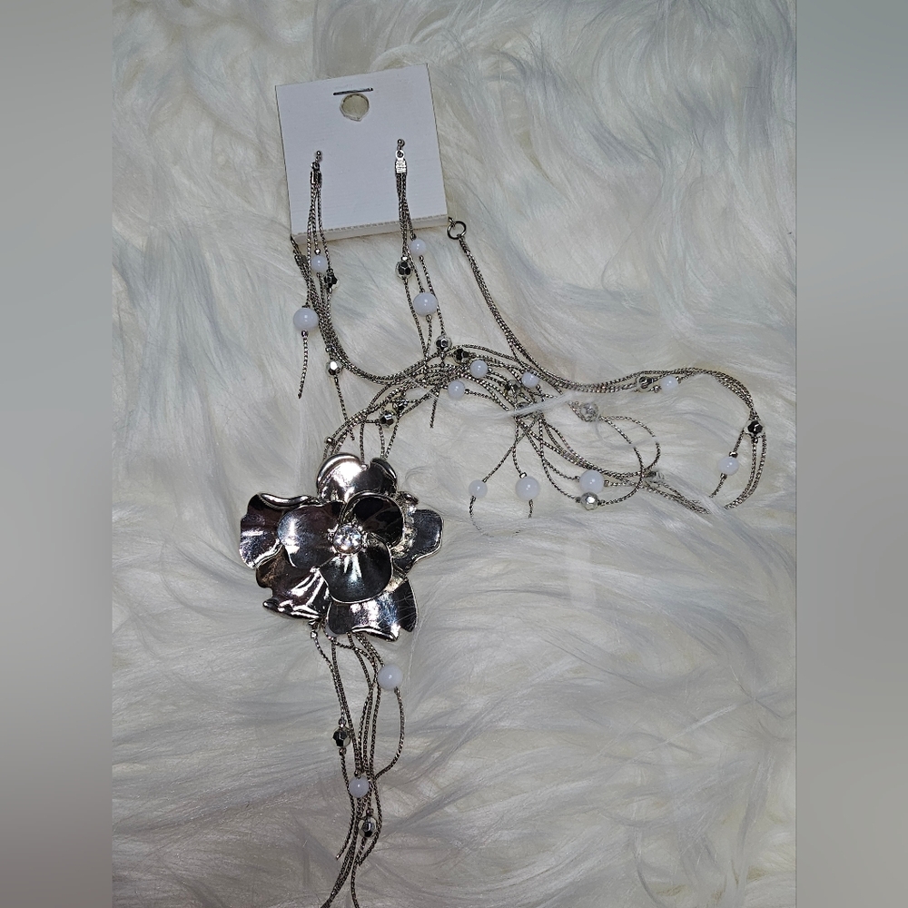 Elegant Silver Floral Necklace and Earring Set
